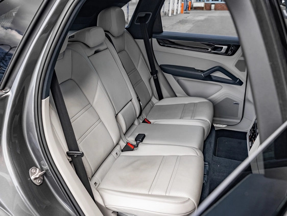 Porsche Cayenne cena 299900 przebieg: 91681, rok produkcji 2019 z Golczewo małe 781